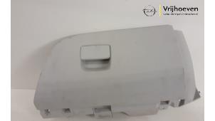 Usagé Boîte à gants Opel Adam 1.4 16V Prix € 50,00 Règlement à la marge proposé par Autodemontage Vrijhoeven B.V.