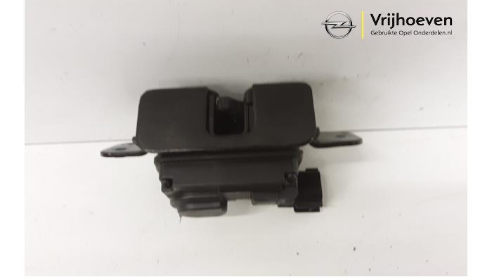 Mechanizm zamka tylnej klapy z Vauxhall Antara 2.2 CDTI 16V 4x4 2012