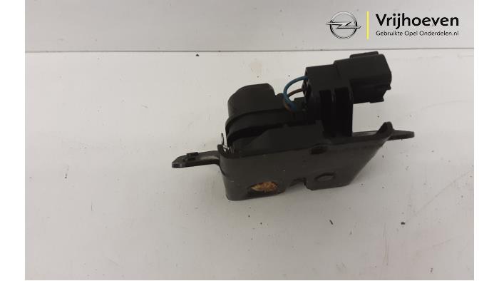 Mechanizm zamka tylnej klapy z Vauxhall Antara 2.2 CDTI 16V 4x4 2012