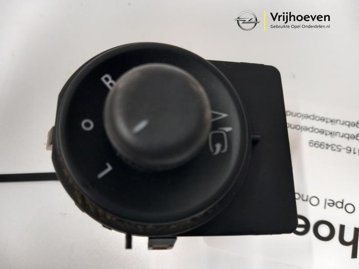 Mirror switch from a Opel Astra J (PC6/PD6/PE6/PF6) 1.4 Turbo 16V 2013