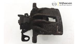 Used Rear brake calliper, right Opel Vivaro 2.0 CDTI 16V Price € 50,00 Margin scheme offered by Autodemontage Vrijhoeven B.V.
