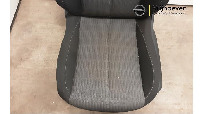 Fotel lewy z Opel Corsa F (UB/UH/UP) 1.2 Turbo 12V 100 2020