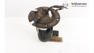 Usados Bomba eléctrica de combustible Opel Agila (A) 1.2 16V Precio € 30,00 Norma de margen ofrecido por Autodemontage Vrijhoeven B.V.