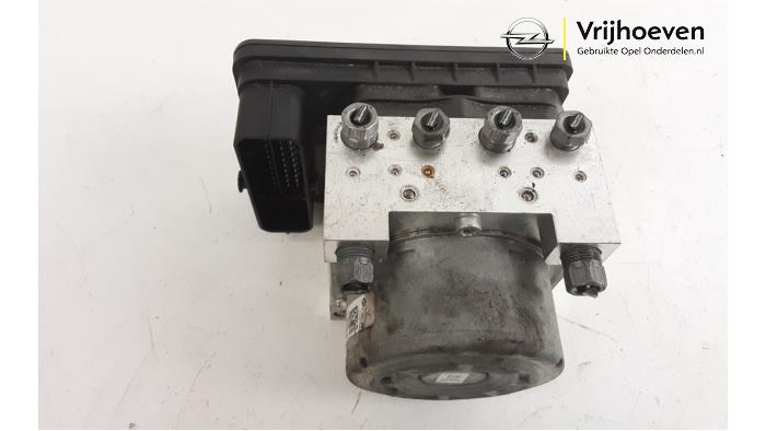 Usagé Bloc ABS Opel Corsa F (UB/UH/UP) 1.2 Turbo 12V 100 Prix € 125,00 Règlement à la marge proposé par Autodemontage Vrijhoeven B.V.