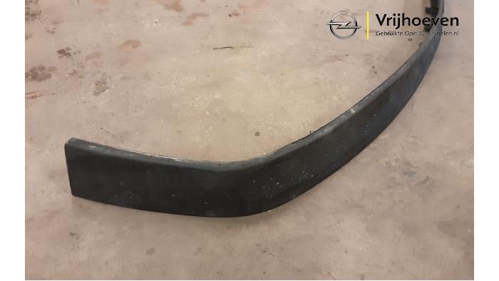 Spoiler front bumper from a Opel Vectra C GTS 2.2 DIG 16V 2004