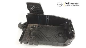 Used Battery box Opel Corsa F (UB/UP) 1.2 12V 75 Price € 15,00 Margin scheme offered by Autodemontage Vrijhoeven B.V.