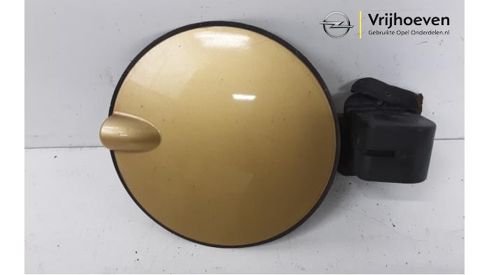 Tank cap cover from a Opel Corsa C (F08/68) 1.4 16V 2002
