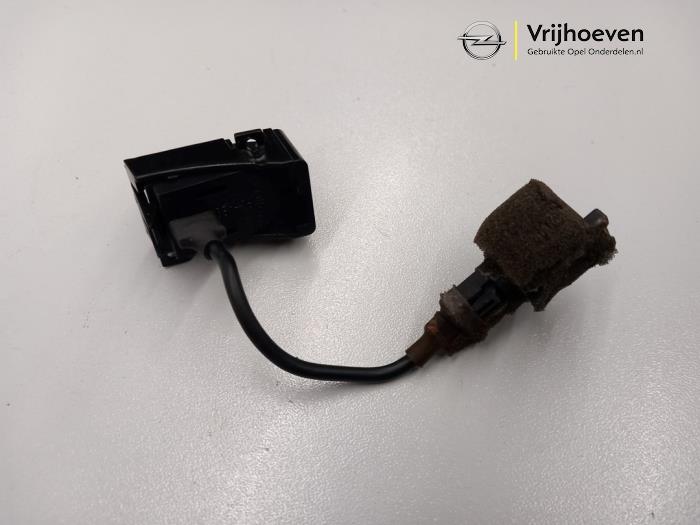 Używane Mikrofon Opel Antara 2.2 CDTI 16V 4x4 Cena € 20,00 Procedura marży oferowane przez Autodemontage Vrijhoeven B.V.