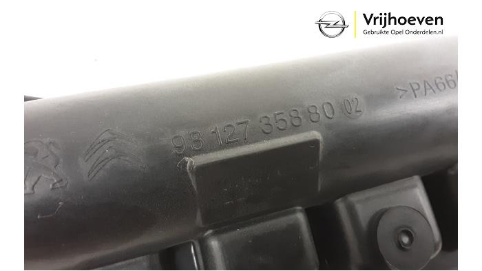 Intercooler Rohr van een Opel Combo Life/Tour 1.2 110 2021