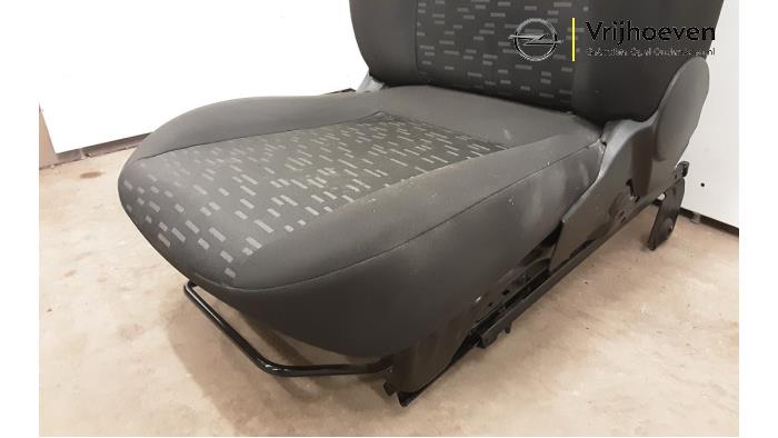 Seat, right from a Opel Combo 1.3 CDTI 16V ecoFlex 2012