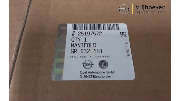 Tubulure d'admission d'un Opel Meriva 1.4 Turbo 16V Ecotec 2012