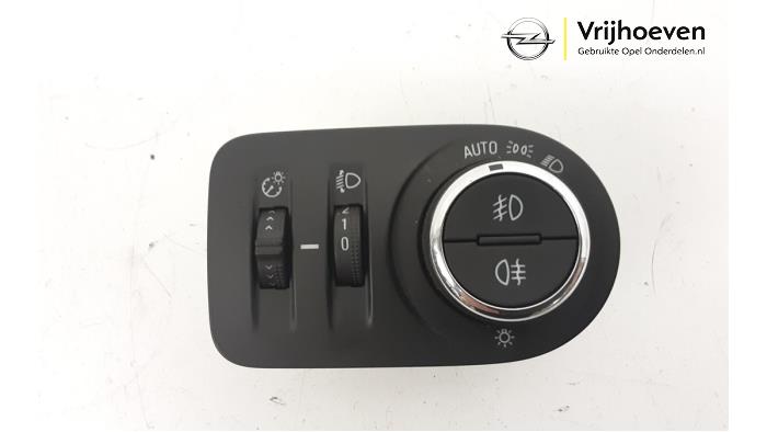 Interruptor de luz de un Vauxhall Combo Life 1.5 CDTI 100 2021