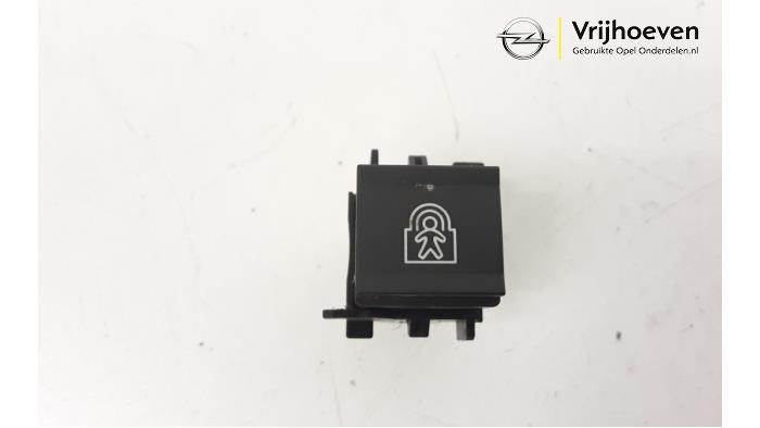 Usados Interruptor Opel Combo Life 1.5 CDTI 100 Precio € 15,00 Norma de margen ofrecido por Autodemontage Vrijhoeven B.V.