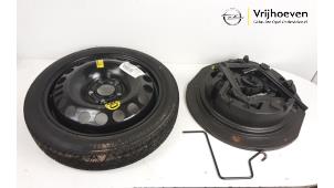 Usados Juego de gato y rueda de repuesto Opel Meriva 1.4 16V Ecotec Precio € 150,00 Norma de margen ofrecido por Autodemontage Vrijhoeven B.V.