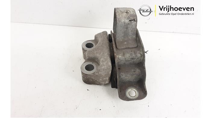 Usagé Support moteur Opel Combo 1.3 CDTI 16V ecoFlex Prix € 30,00 Règlement à la marge proposé par Autodemontage Vrijhoeven B.V.