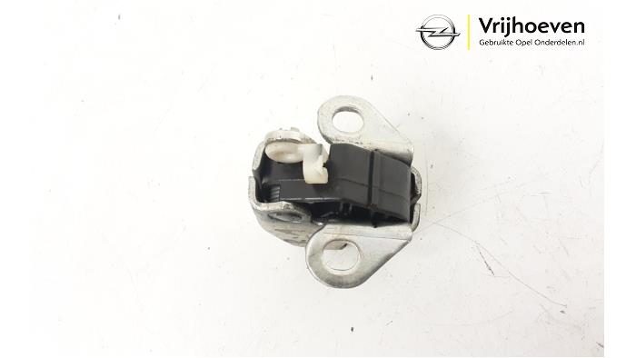 Minibus/van rear door lock mechanism from a Opel Combo 1.3 CDTI 16V ecoFlex 2013