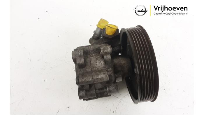 Power steering pump from a Opel Combo 1.6 CDTI 16V 2017