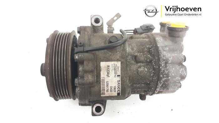 Air conditioning pump from a Opel Combo 1.6 CDTI 16V 2017