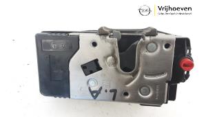 Używane Mechanizm blokady drzwi lewych tylnych wersja 4-drzwiowa Opel Vectra C 1.8 16V Cena € 25,00 Procedura marży oferowane przez Autodemontage Vrijhoeven B.V.