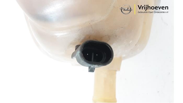 Expansion vessel from a Opel Vectra C Caravan 1.8 16V 2005
