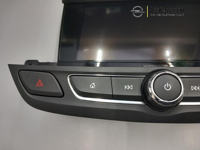 Display unité de contrôle multi media d'un Opel Insignia Grand Sport 1.5 Turbo 16V 165 2017