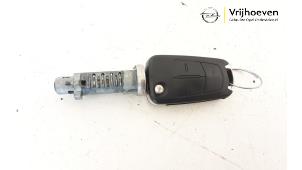 Used Ignition lock + key Opel Zafira (M75) 1.6 16V Price € 35,00 Margin scheme offered by Autodemontage Vrijhoeven B.V.