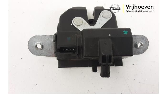 Tailgate lock mechanism from a Opel Meriva 1.4 Turbo 16V ecoFLEX 2010