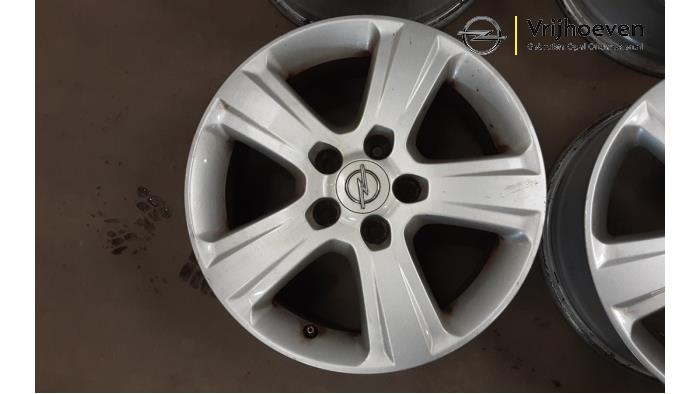 Hjuluppsättning från en Opel Zafira (F75) 2.2 16V 2004