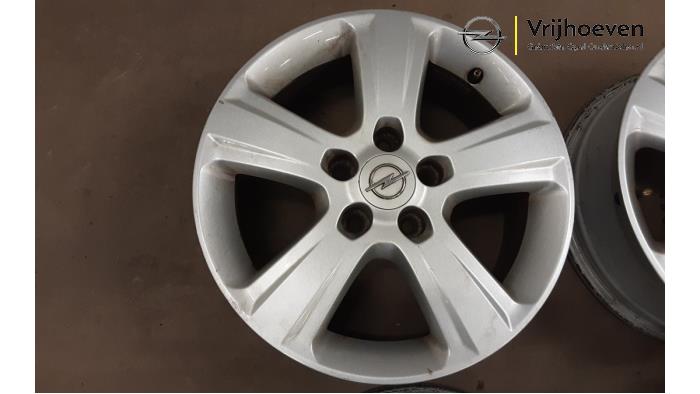Hjuluppsättning från en Opel Zafira (F75) 2.2 16V 2004