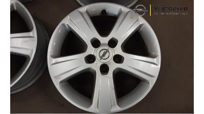 Hjuluppsättning från en Opel Zafira (F75) 2.2 16V 2004