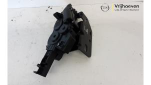 Used Tailgate lock mechanism Opel Tigra Twin Top 1.4 16V Price € 200,00 Margin scheme offered by Autodemontage Vrijhoeven B.V.
