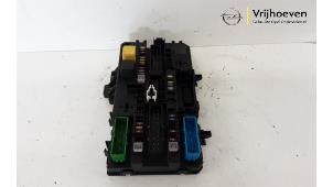 Gebrauchte Sicherungskasten Opel Astra H SW (L35) 2.0 16V Turbo Preis € 100,00 Margenregelung angeboten von Autodemontage Vrijhoeven B.V.