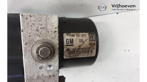 ABS-pump från en Opel Astra H SW (L35) 2.0 16V Turbo 2004