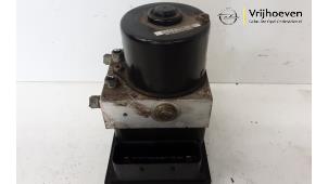 ABS-pump från en Opel Astra H SW (L35) 2.0 16V Turbo 2004