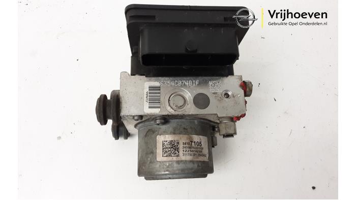 Usados Bomba ABS Opel Insignia 1.6 CDTI 16V Precio € 200,00 Norma de margen ofrecido por Autodemontage Vrijhoeven B.V.