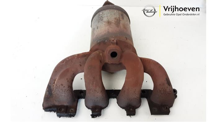 Exhaust manifold + catalyst from a Opel Corsa C (F08/68) 1.4 16V 2001