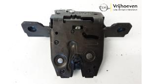 Used Tailgate lock mechanism Opel Adam 1.0 Ecotec 12V SIDI Turbo Price € 20,00 Margin scheme offered by Autodemontage Vrijhoeven B.V.