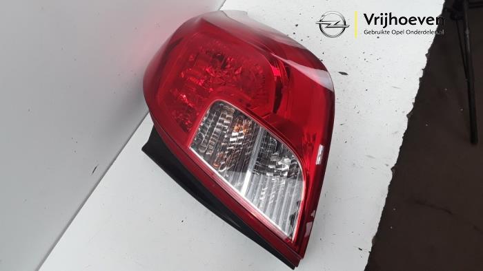 Luz trasera derecha de un Vauxhall Mokka/Mokka X 1.4 Turbo 16V 4x2 2014