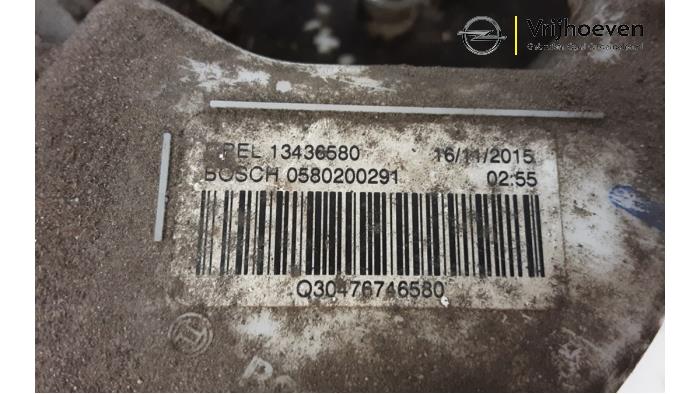 Pompe carburant électrique d'un Opel Corsa E 1.6 OPC Turbo 16V 2016