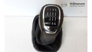 Usados Botón de palanca Opel Corsa E 1.6 OPC Turbo 16V Precio € 75,00 Norma de margen ofrecido por Autodemontage Vrijhoeven B.V.