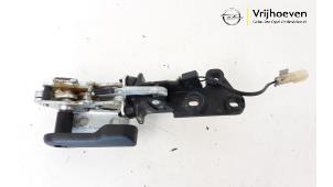 Gebrauchte Schalter (sonstige) Opel Tigra Twin Top 1.4 16V Preis € 25,00 Margenregelung angeboten von Autodemontage Vrijhoeven B.V.