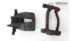Used Front brake calliper, right Opel Tigra Twin Top 1.4 16V Price € 35,00 Margin scheme offered by Autodemontage Vrijhoeven B.V.