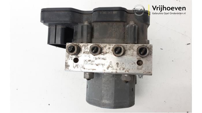 Usagé Bloc ABS Opel Adam 1.2 16V Prix € 65,00 Règlement à la marge proposé par Autodemontage Vrijhoeven B.V.
