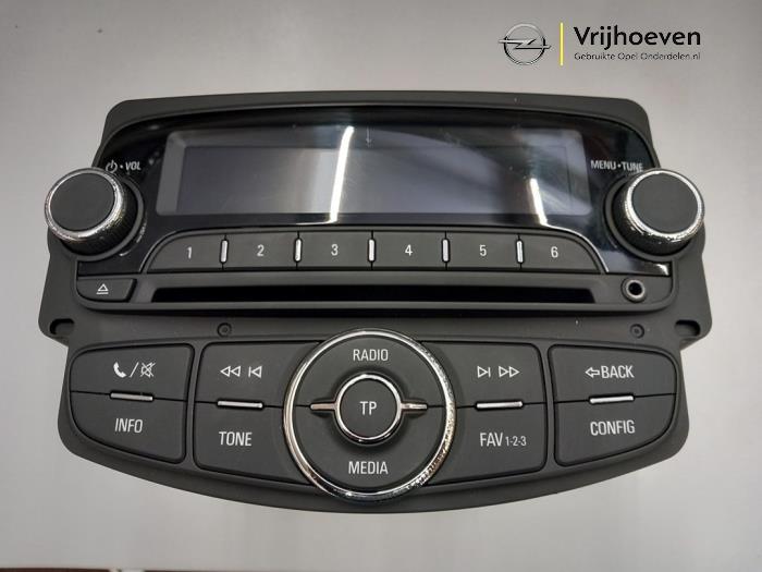 Używane Modul radiowy Opel Adam 1.2 16V Cena € 50,00 Procedura marży oferowane przez Autodemontage Vrijhoeven B.V.
