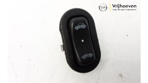 Usados Control remoto de capota Opel Astra G (F67) 1.8 16V Precio € 10,00 Norma de margen ofrecido por Autodemontage Vrijhoeven B.V.