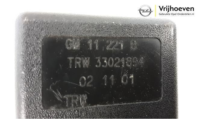 Lengüeta de cinturón de seguridad derecha detrás de un Opel Astra G (F67) 1.6 16V 2002
