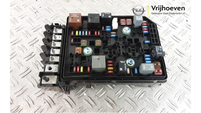 Begagnade Säkringsbox Opel Astra K 1.2 Turbo 12V Pris € 120,00 Marginaltabell erbjuds av Autodemontage Vrijhoeven B.V.