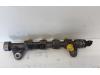 Fuel injector nozzle from a Opel Combo, 2012 / 2018 1.6 CDTI 16V, Delivery, Diesel, 1.598cc, 74kW (101pk), FWD, A16FDH, 2012-02 / 2018-12 2015
