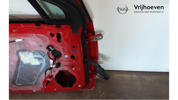 Tür 4-türig links vorne van een Opel Astra K 1.6 SIDI Eco Turbo 16V 2018