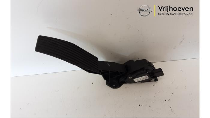 Accelerator pedal from a Opel Astra K 1.4 Turbo 16V 2016